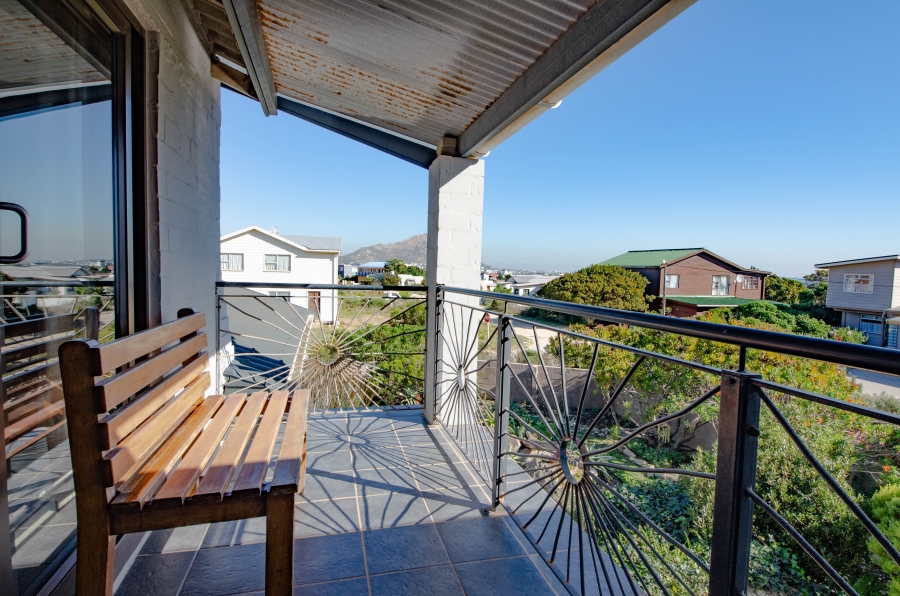 4 Bedroom Property for Sale in Pringle Bay Western Cape